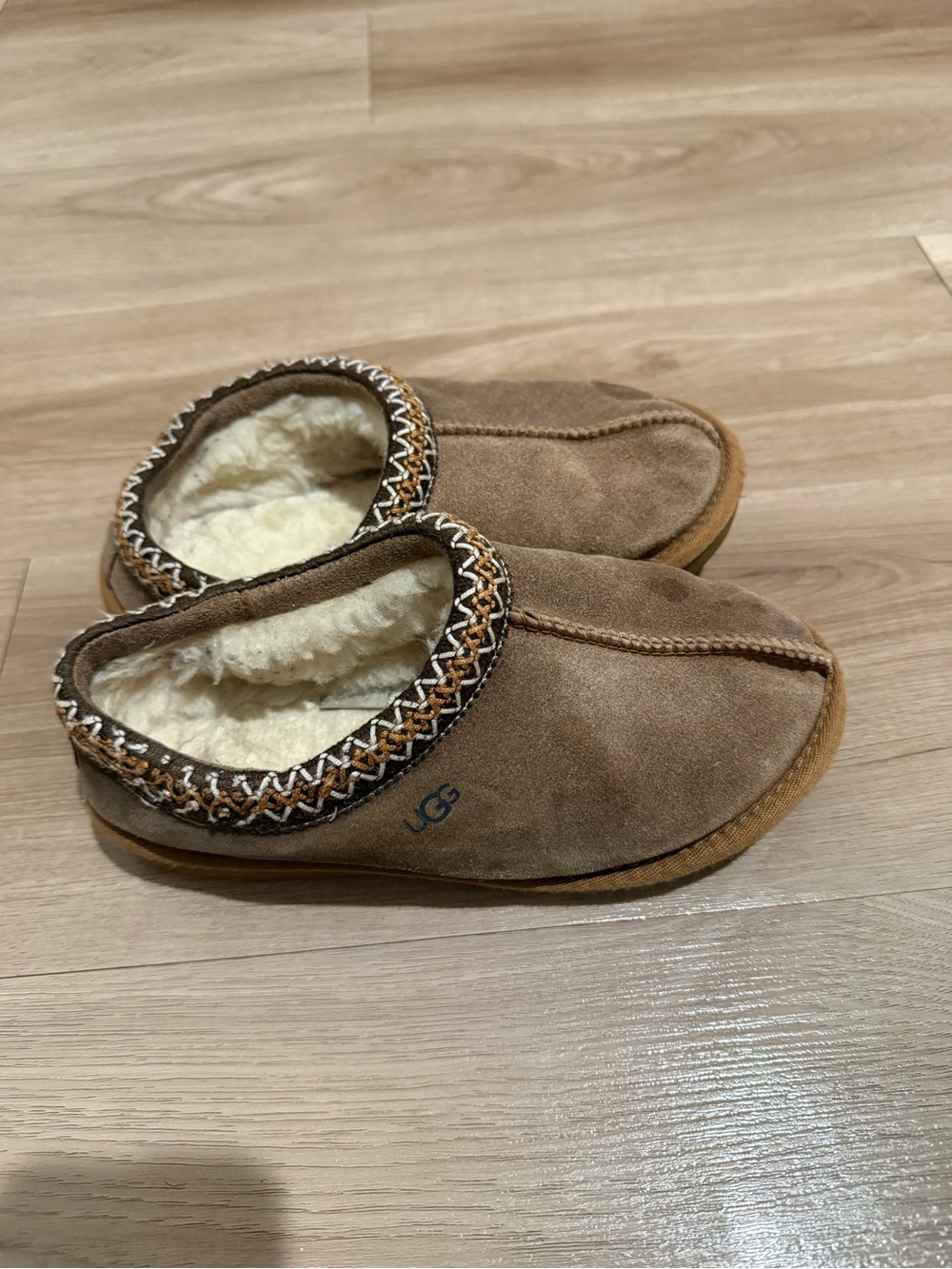 UGG woman’s Chestnut Brown Suede Slip-On Sheepskin Lined Slippers
